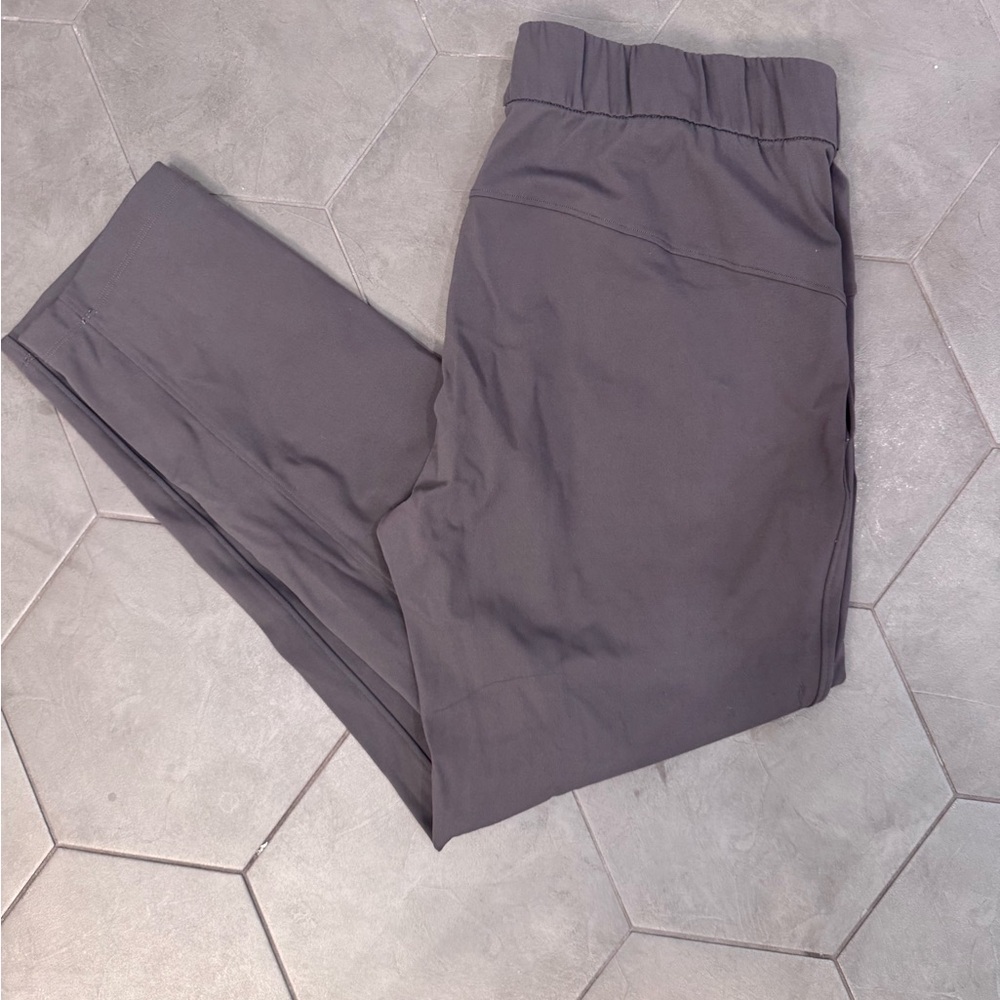 Grey Lululemon 'joggers' pants